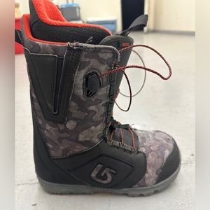 Burton snowboard boot camo size men’s 7.5